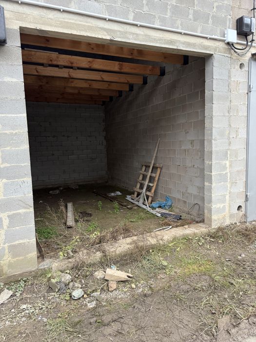 Гараж два поверхи