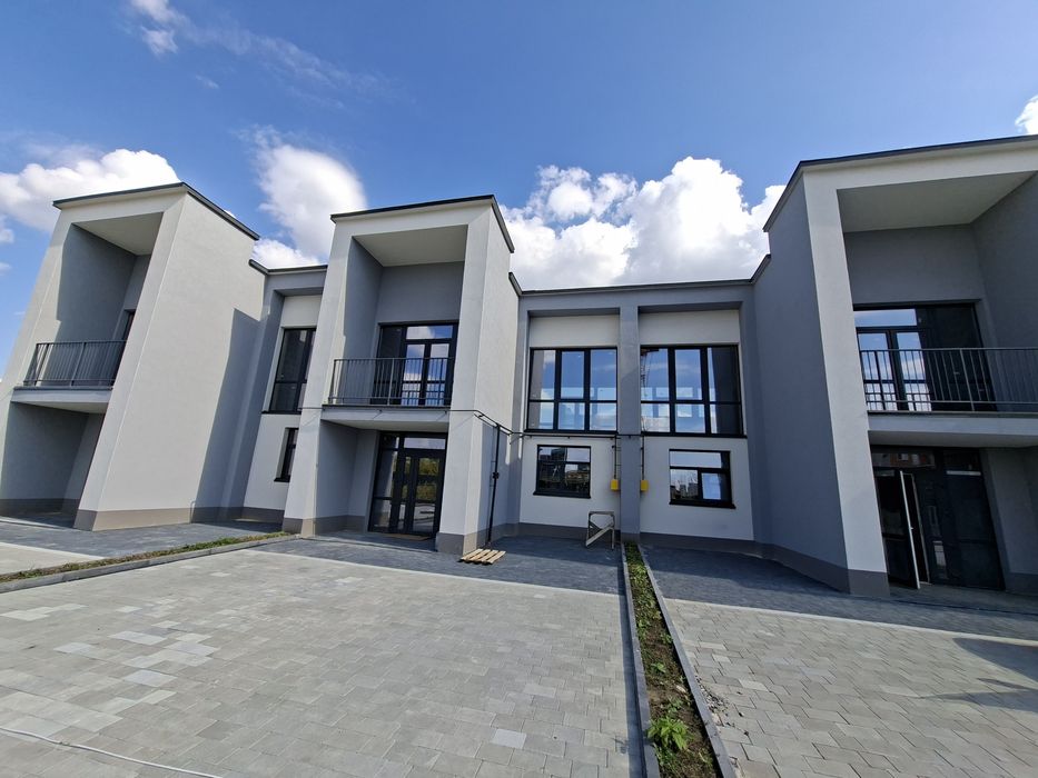 Продаж котеджу з міськими комунікаціями і енергонезалежностю