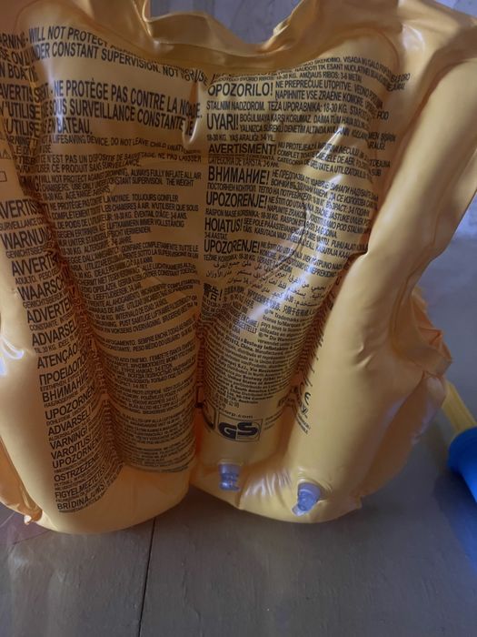 Жилет надувной и 2 нарукавника для плавания  детский ( от 3 до 6 лет)