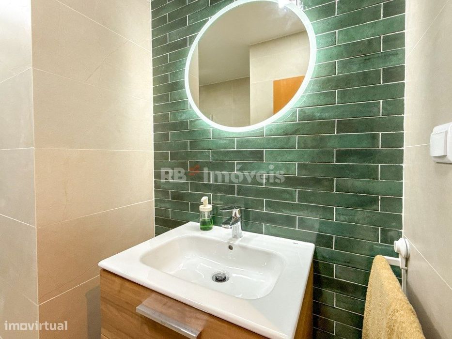 Apartamento T2 c/ Terraço, Parqueamento e Elevador - em Abrantes