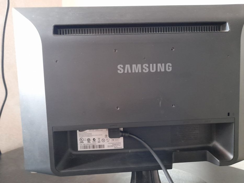 Монитор Samsung 2053