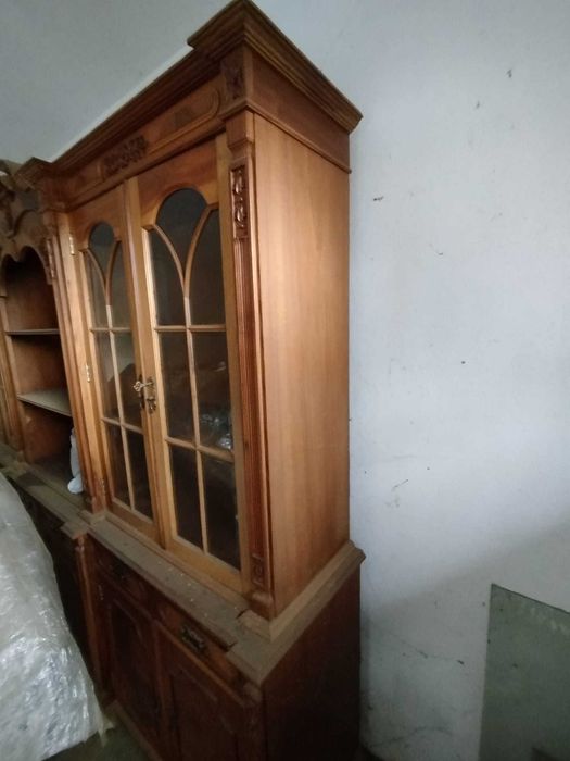 Móvel de Sala em Madeira Maciça com Vitrine