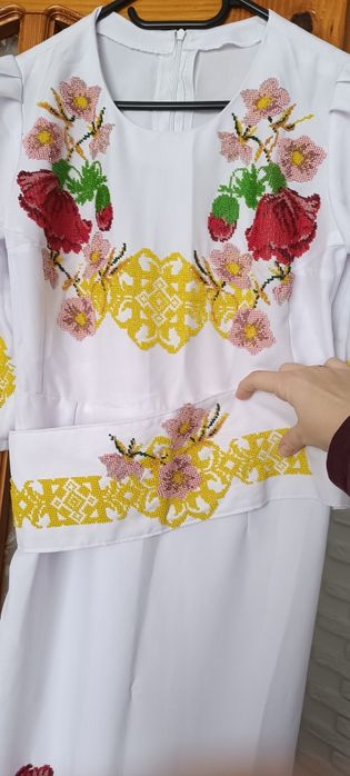 Сукня вишита бісером