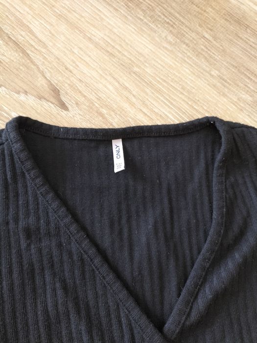 Sweterek sweter zakładany czarny 110-116 cm Only