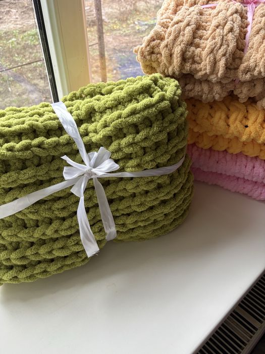 Вʼязані пледи,конверти на виписку,в коляску