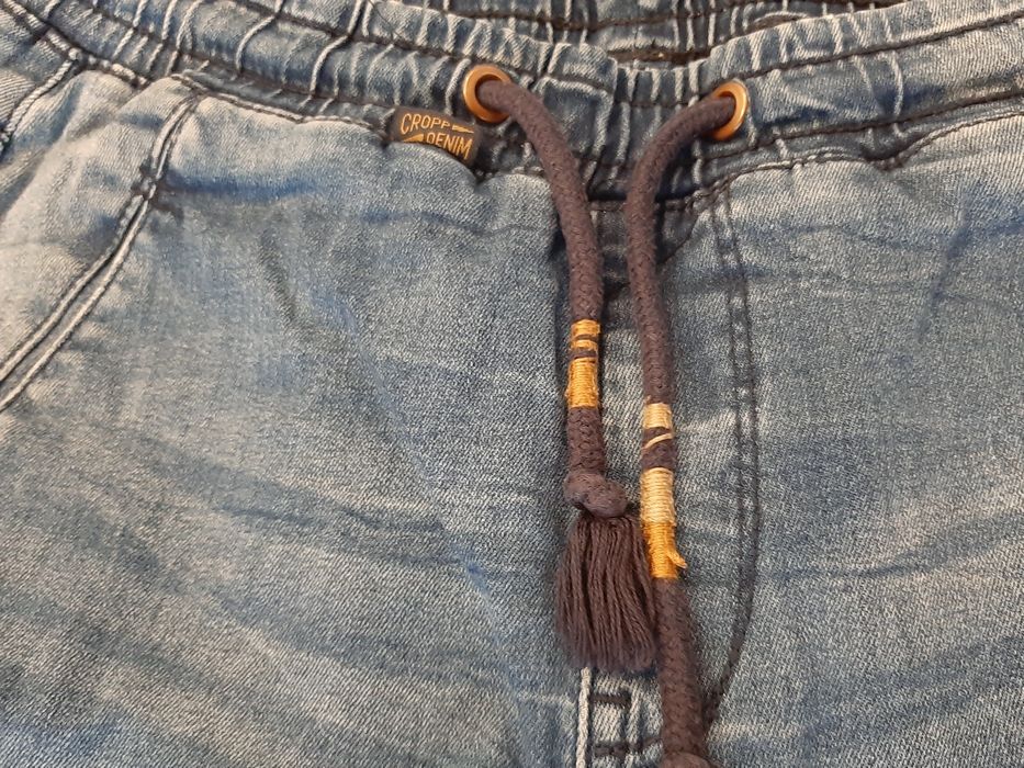 Spodnie dżinsowe marki Cropp