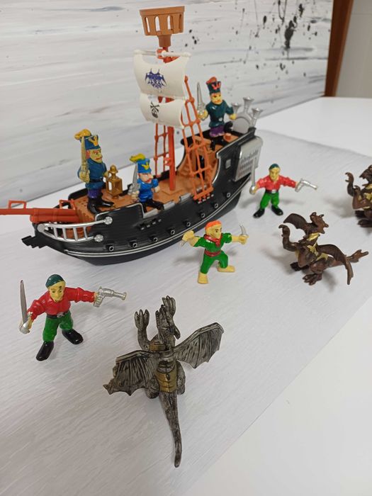 Navio Pirata com figuras de ação e dragões 10 unidades