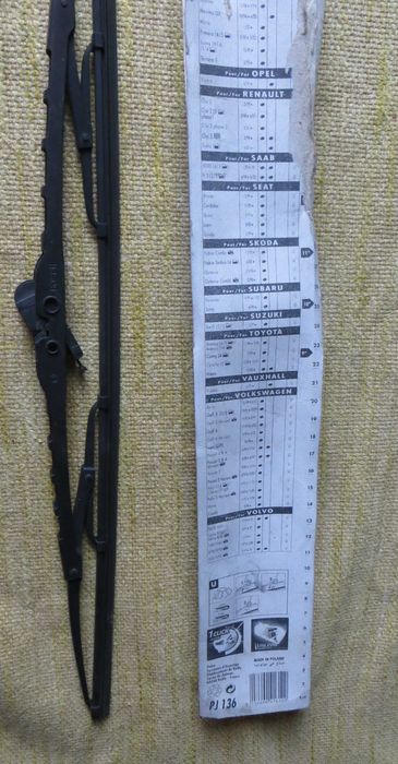 Escova Para-brisas, traseiro, BMW Coupé i Bosch PJ136 - 520mm - Nova