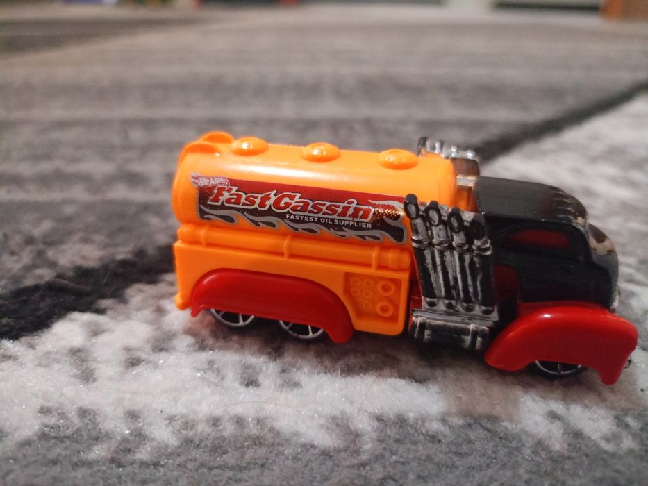 produkt to Mattel Hot Wheels Fast Gassin