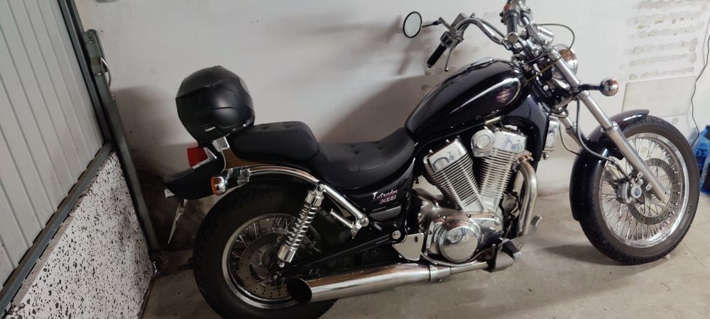 Suzuki vs 1400 Intruder