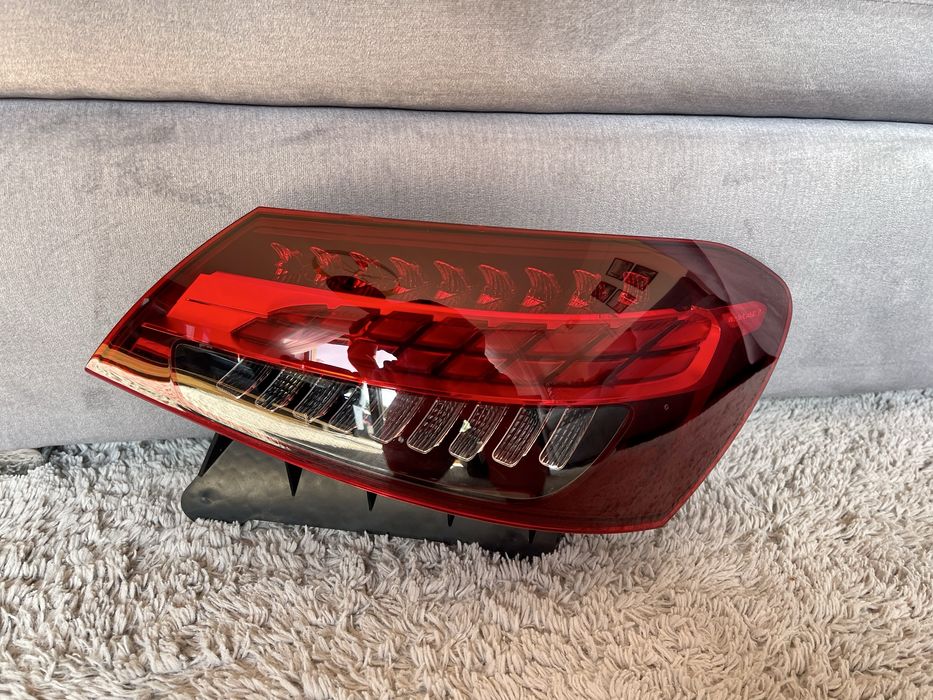 Lampa tył Mercedes E-klasa W213 Lift A213906 w Błotnik Idealna