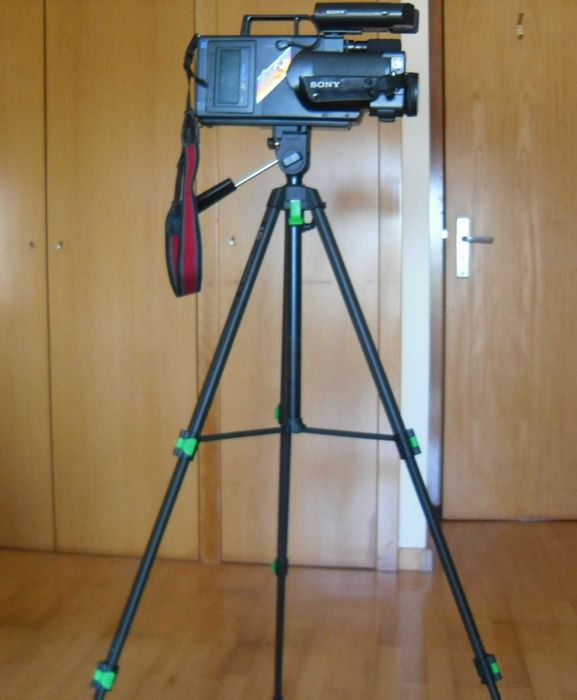Tripé Para Camera de filmar e máquina. fotográfica