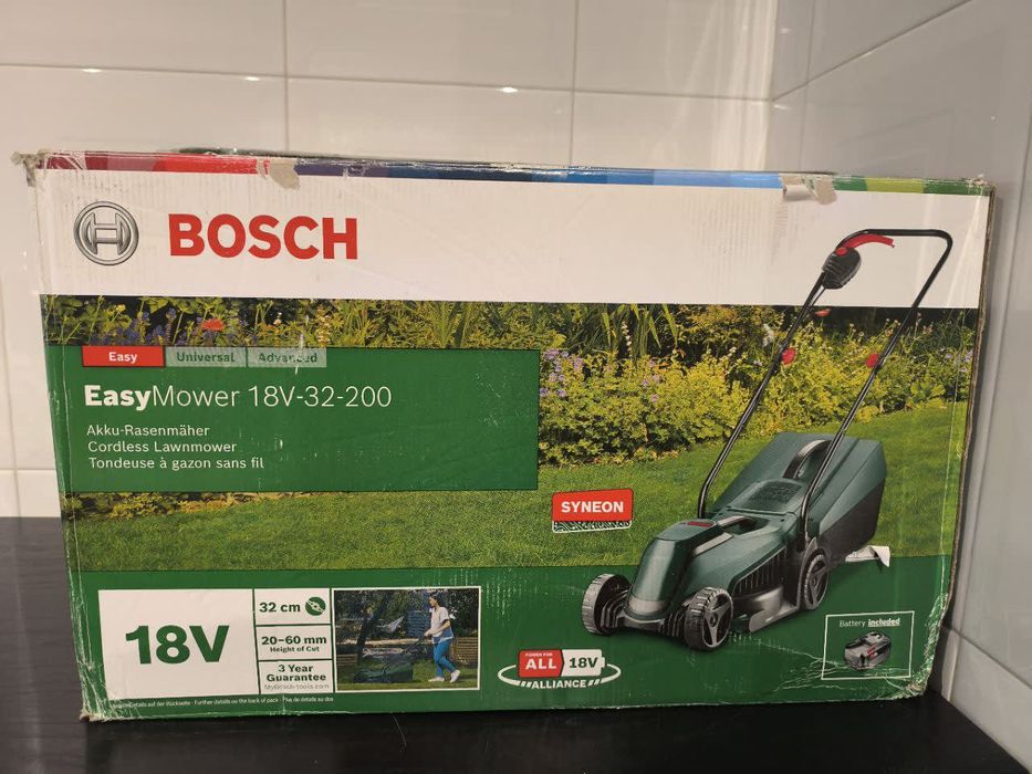 Corta Relvas BOSCH Easy Mower
