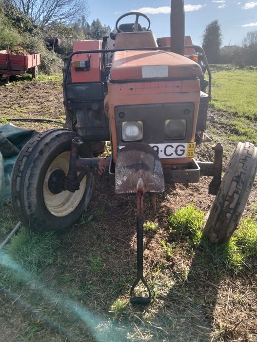 Trator agrícola zetor