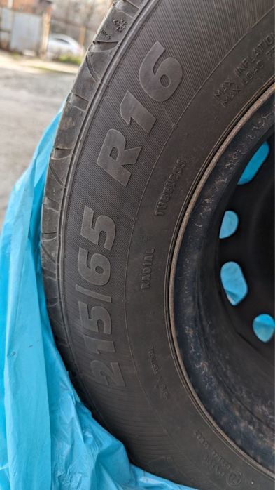 Гума резина зимова 215/65R16 диски 5x114.3 Mazda mitsubishi