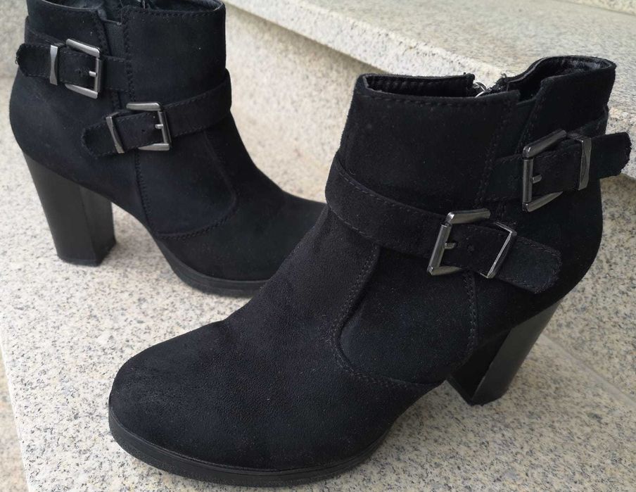 Botas pretas tamanho 40