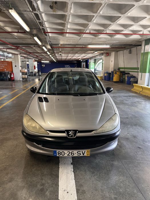 Peugeot 206 — bom estado