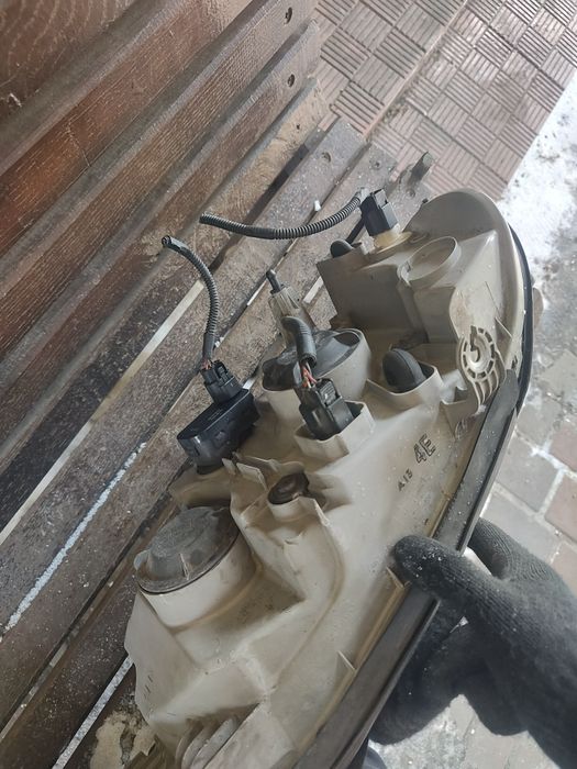 Фари Кіа карнавал