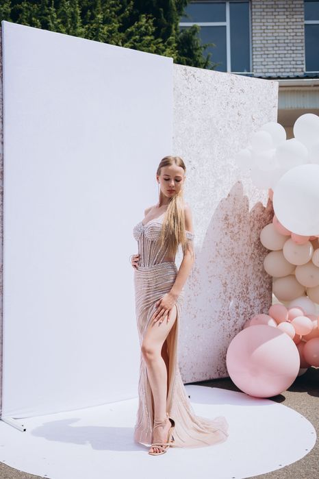 Неймовірна сукня