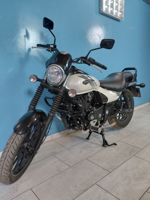 Мотоцикл Bajaj Avenger 220