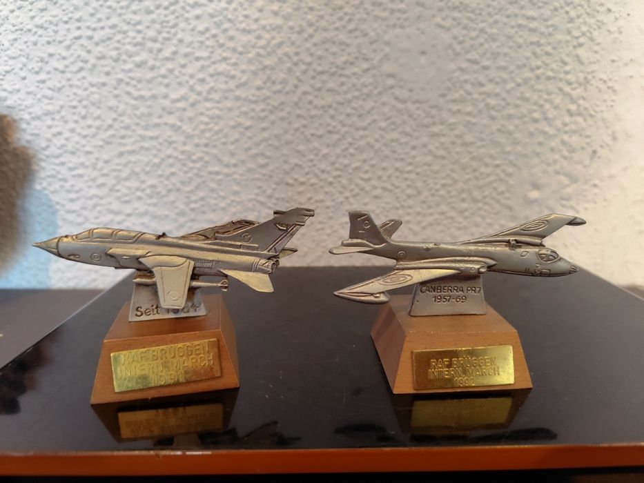 Dwa metalowe modele samolotów vintage retro prl