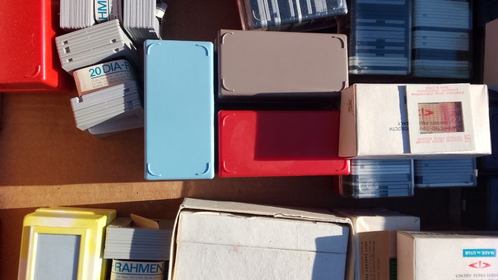 Sprzedam  dwa projektory i slajdy