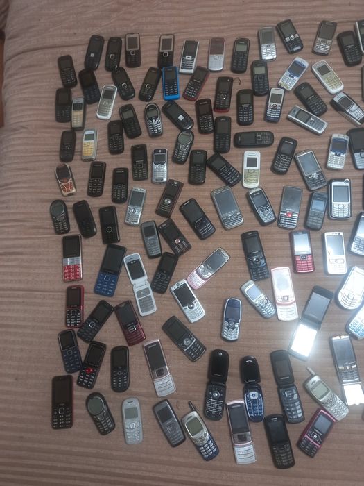 Мобильные телефоны