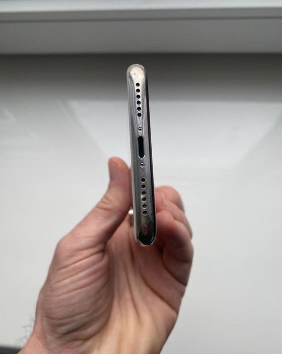 Продам Айфон 10 64 ГБ