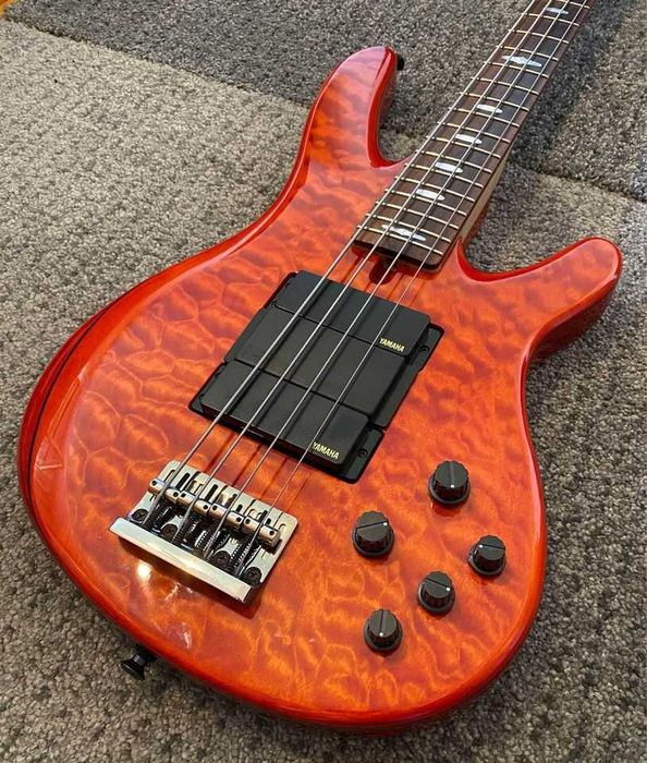 baixo Yamaha 4 cordas