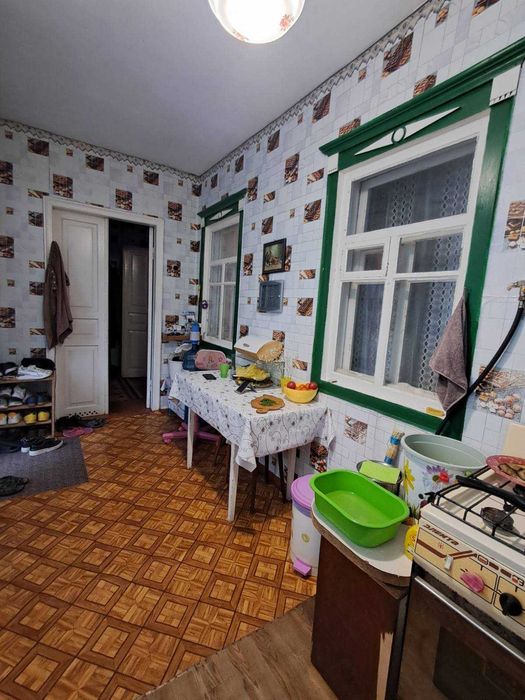 Продам 4-х комнатный дом, Земли 6  соток,  гараж. Победа-6