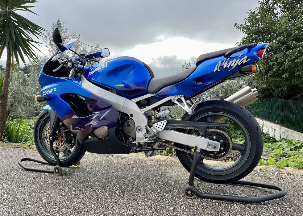 KAWASAKI NINJA ZX9R 1999