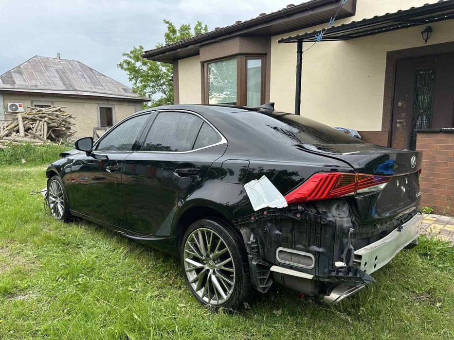 Продам lexus is 200t