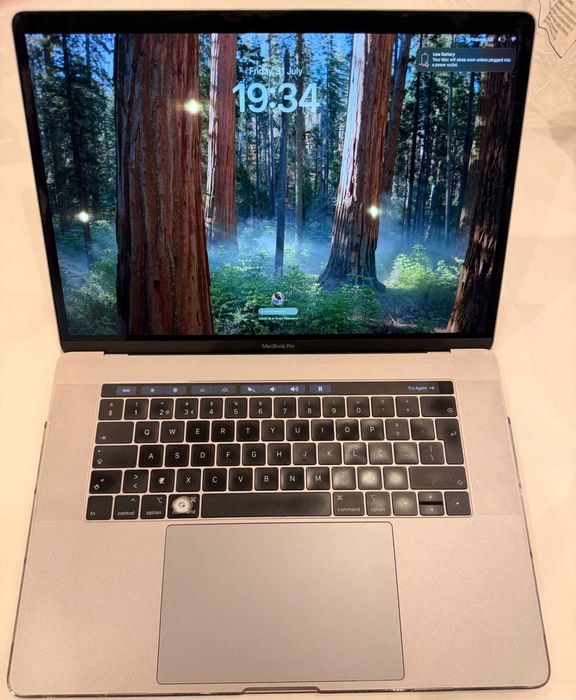 MacBook Pro 15" 2018 (i7 / 16GB RAM) + Capas de Proteção