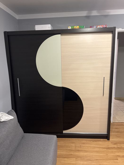 Szafa wolnostojaca drzwi przesowne + komoda gratis