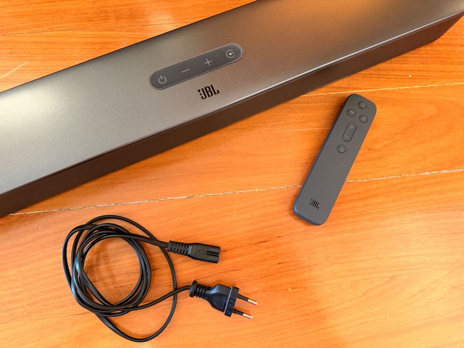Soundbar JBL Bar 2.0 All-in-One, completa com caixa, suporte de parede e cabos
