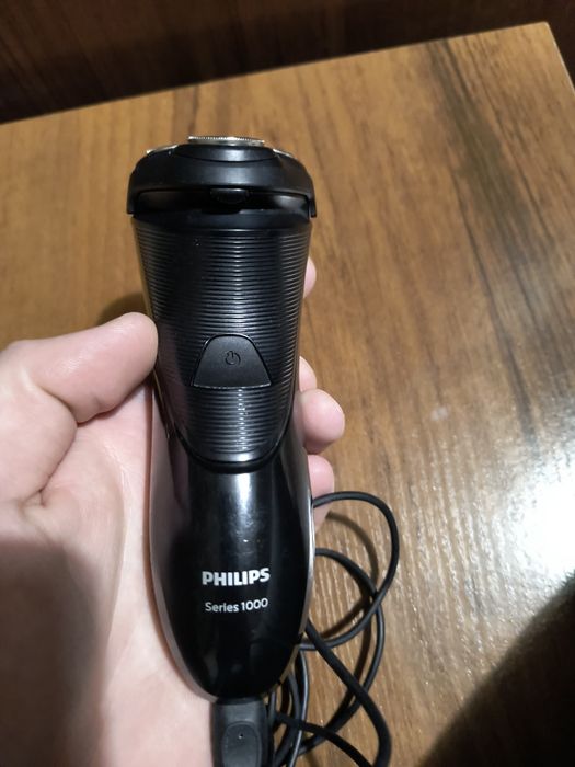 Продаю електробритву Philips