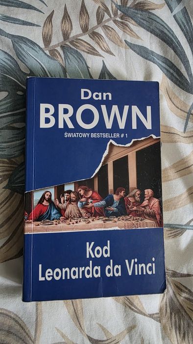 [3] Dan  Brown "Kod Leonarda da Vinci"