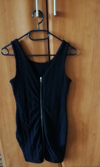 Sprzedam czarna sukienke w dobrym stanie, rozmiar XS