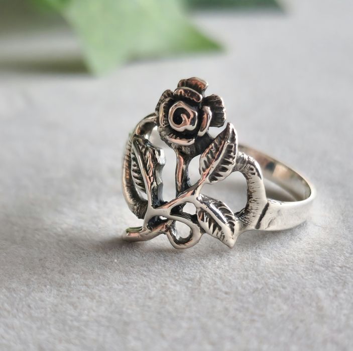 Pierscionek srebrny 925 róża oksydowany r20,5