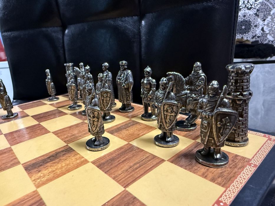 Великі шахи, бронзові шахмати, бронза