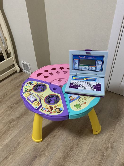 Дитячий розвиваючий столик