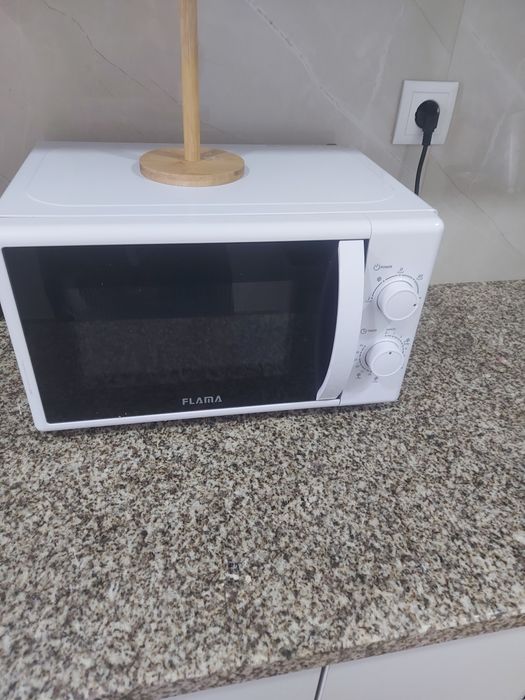 Micro ondas a funcionar corretamente bem