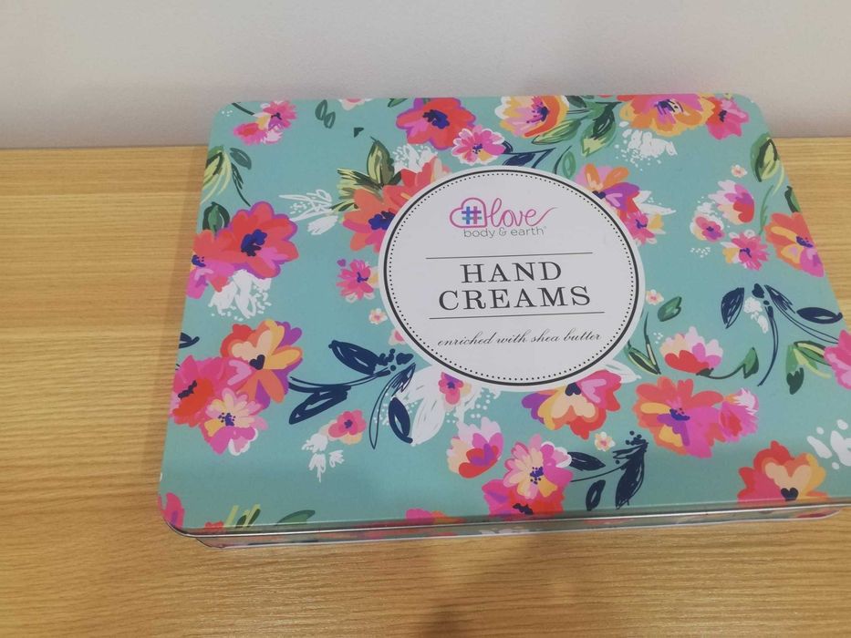 Linda caixa de aluminio decorado para arrumação e organizaçao