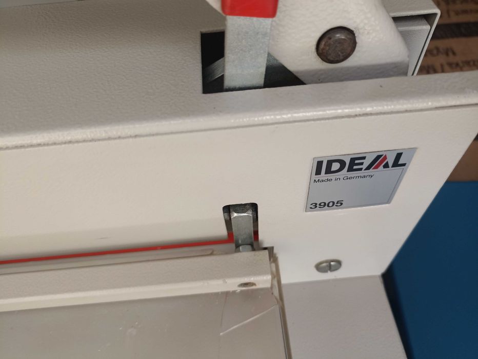 GUILHOTINA marca Ideal, modelo 3905, com boca de 39 cm, usada em muito bom estado