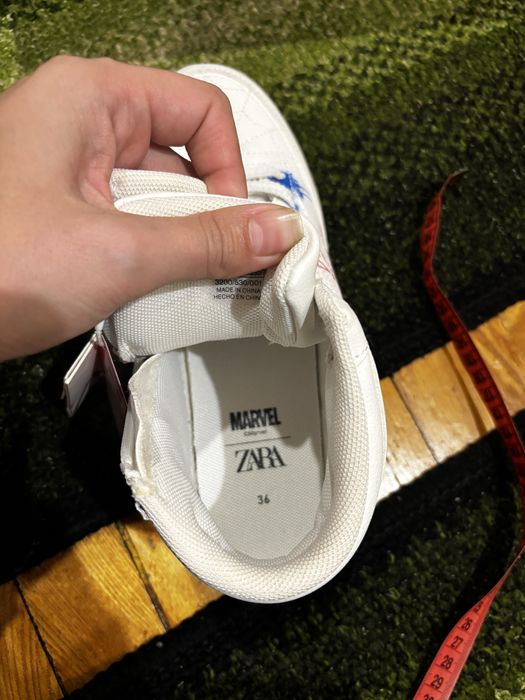 кросівки zara marvel