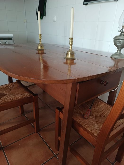 Mesa em Madeira Maciça com Abas