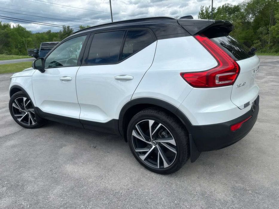 Volvo XC40      2021