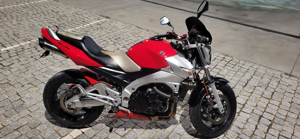 Suzuki GSR 600 – Excelente estado
