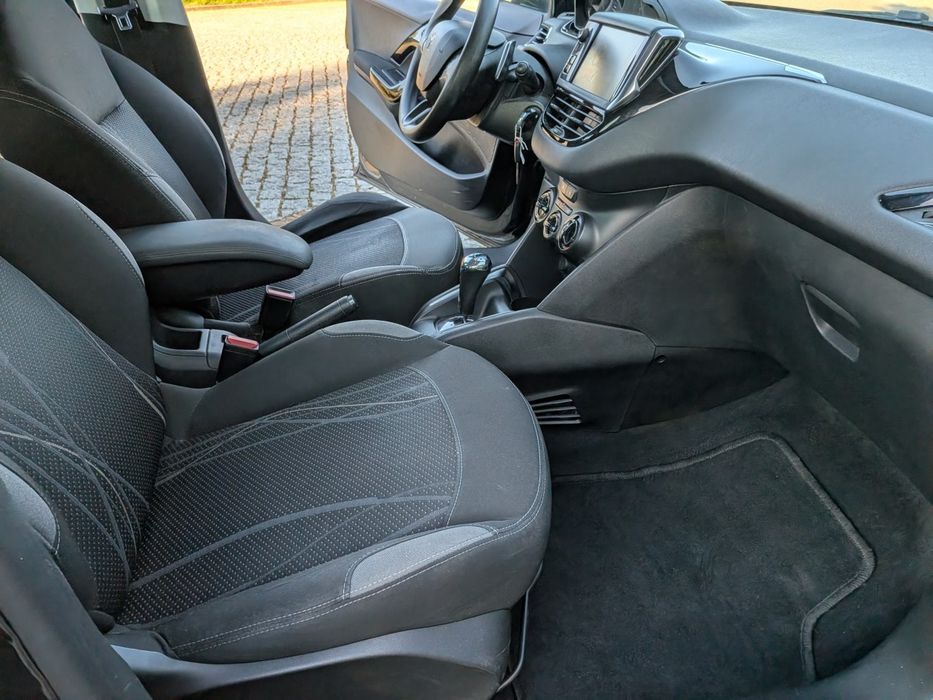 Peugeot 208 Caixa automática