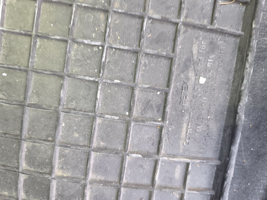 Dywaniki samochodowe gumowe